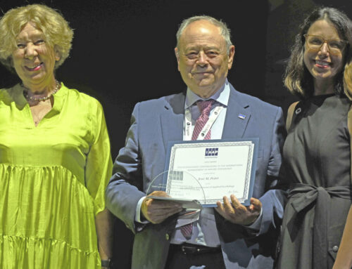 José María Peiró recibe el premio de la IAAP por sus destacadas contribuciones